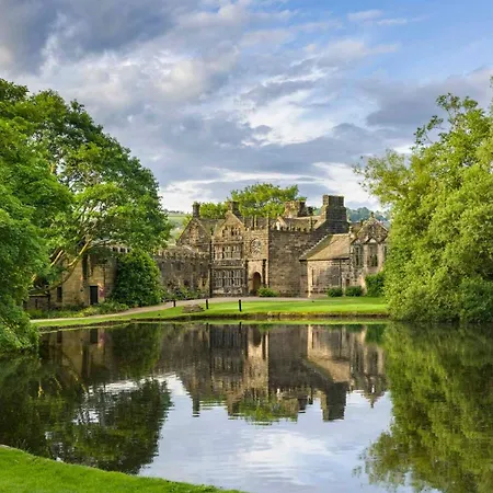 Newly Constructed Town House Next To The Canal Keighley Exterior photo